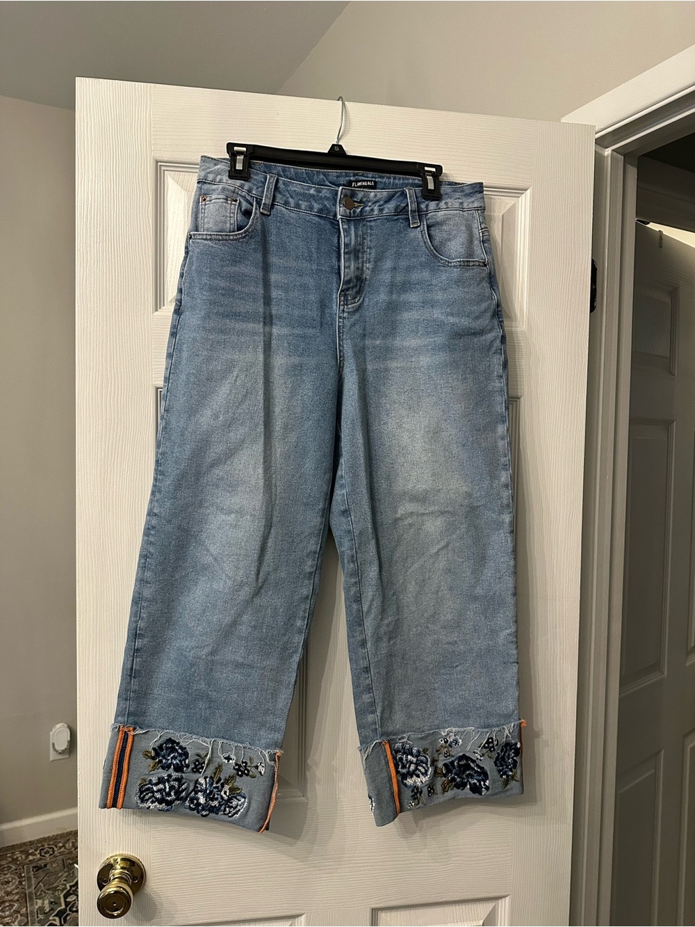 Embroidered Cuffed Light Blue Cropped Women's Jeans - Casual Chic